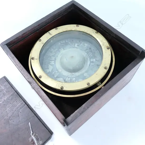 SIMPSON LAWRENCE & CO., GLASGOW BRASS GIMBALLED COMPASS IN BOX. Dia.185mm (DIAL NEEDS RESTORATION) IN TEAK BOX